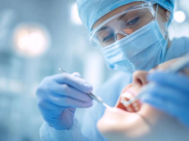 Кариес на передних зубах лечение